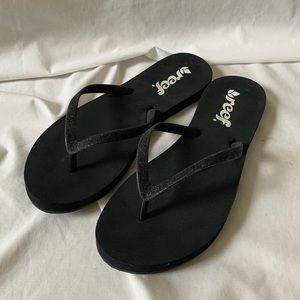 Black Glitter Reef Sandals